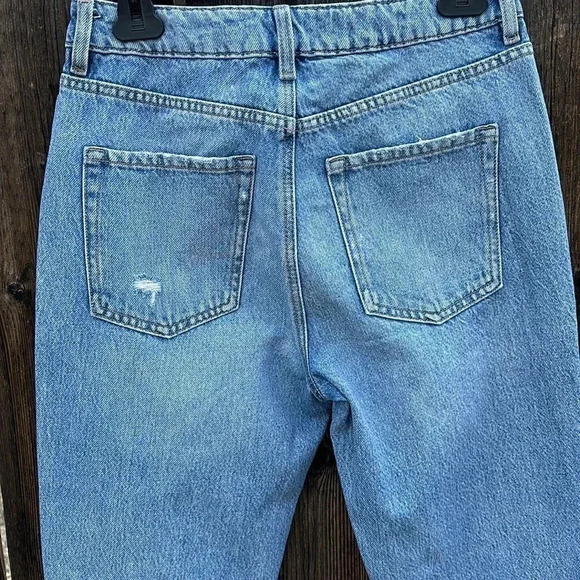 GARAGE DENIM MOM JEANS. WOMENS SIZE 5 (27). DISTRESSED, HIGH RISE, LIGHT WASH. - Picture 4 of 5